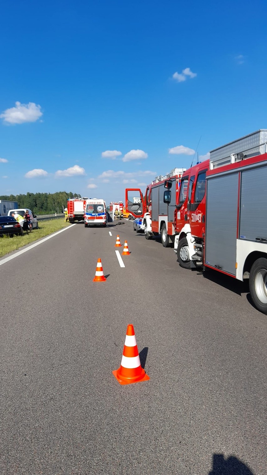 Szlasy-Lipno. Dwie osoby ranne w wypadku na S8. Droga w kierunku Białegostoku była zablokowana! 