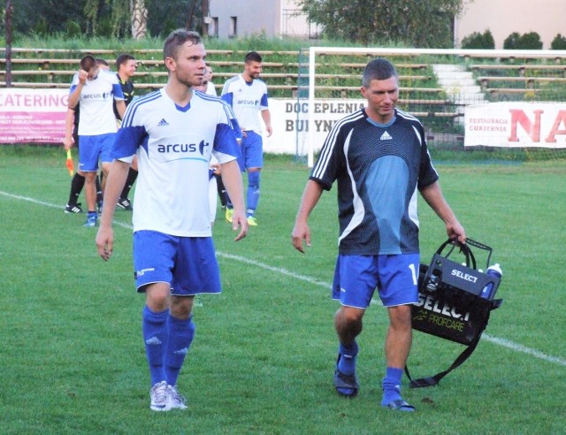 Jakub Smagło (z lewej) zdobył dla Iskry bramkę w wyjazdowym meczu przeciwko rezerwom Cracovii, które ostatecznie zakończyło się porażką kleczan 1:7.