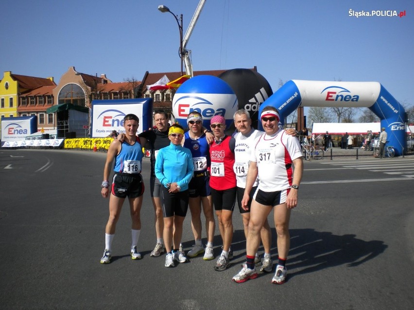 Podinsp. Jacek Furmanik zdobył Koronę Maratonów w wieku 52...