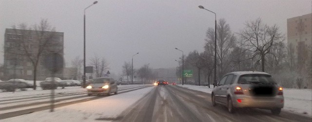 Na szczęście nad ranem na zaśnieżonych zielonogórskich ulicach nie było wielkiego ruchu.