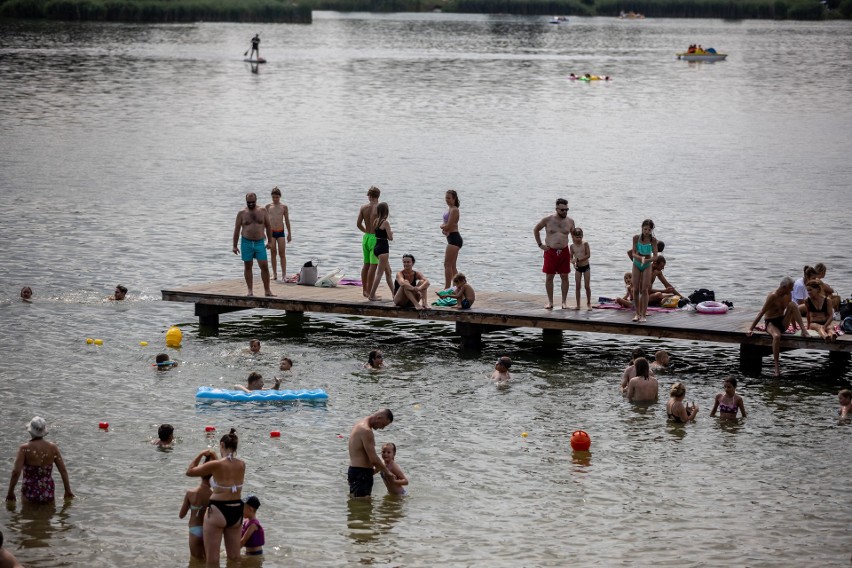 Kraków. Nad Bagrami jak nad Bałtykiem: wypełnione plaże i słoneczne kąpiele [ZDJĘCIA]