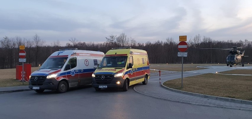 Kraków. Na lądowisku Szpitala Uniwersyteckiego wylądował śmigłowiec z rannymi obywatelami Ukrainy. "Rany postrzałowe i złamania kończyn"