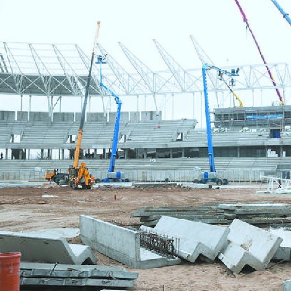 Gdyby Toruń dziś zaczynał budować stadion żużlowy, to zapewne zapłaciłby o kilkanaście milionów mniej. Teraz może zaoszczędzić kilka milionów złotych na całkowitym zadaszeniu obiektu