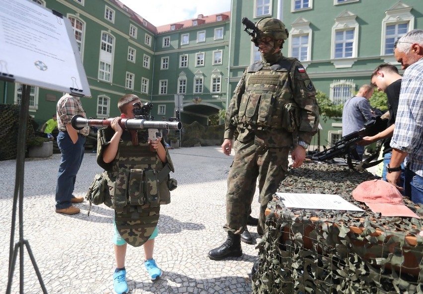 Święto Wojska Polskiego w Szczecinie. Żołnierze zaprosili mieszkańców na piknik [ZDJĘCIA]