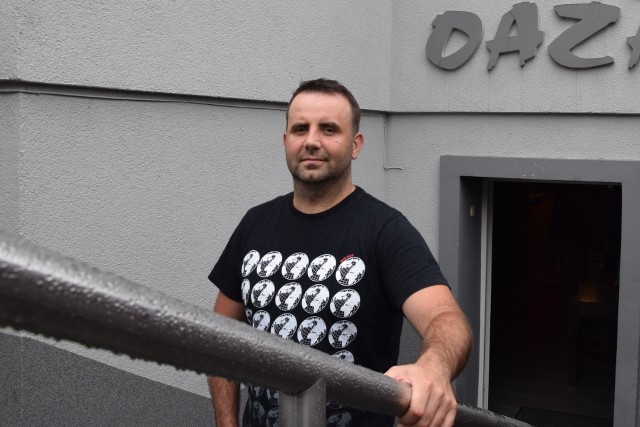 Łukasz Pytel jest właścicielem pizzerii Oaza, najstarszego lokalu gastronomicznego we Wschowie
