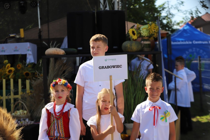 Uroczysta msza święta polowa w Grabowcu z okazji gminnych dożynek z ojcem Szczepanem Praśkiewiczem z Watykanu. Zobacz zdjęcia