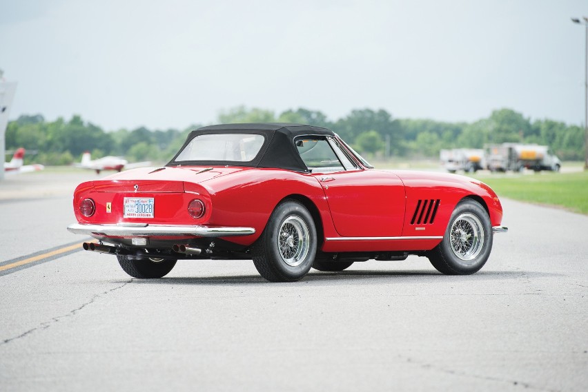 4. Ferrari 275 GTB/4 N.A.R.T. Spyder by Scaglietti (1967 r.)...