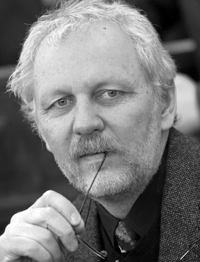 Profesor Skóra urodził się w Gdyni 30 września 1950 r.