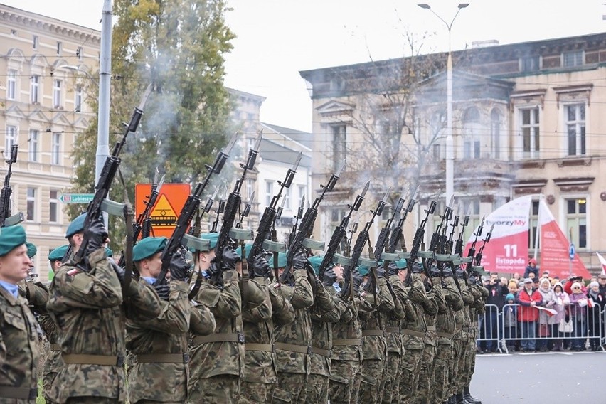 Obchody Narodowego Święta Niepodległości: apel pamięci i salwa honorowa na pl. Szarych Szeregów [ZDJĘCIA] 