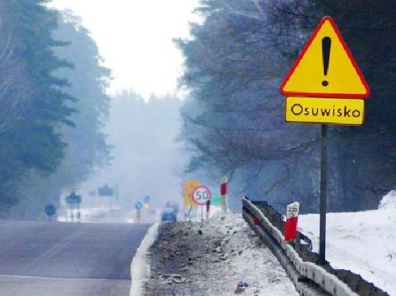 Odcinek drogi w miejscowości Tama wymaga gruntownego remontu