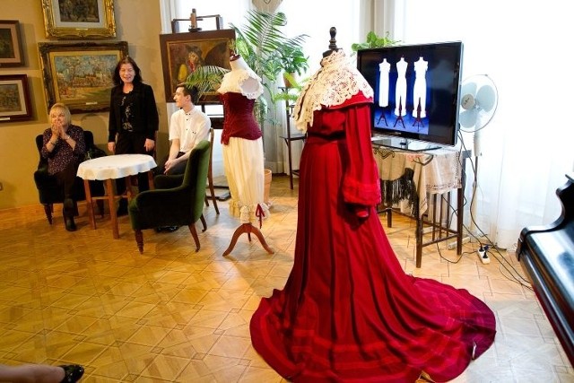 Paweł Androsiuk wykonał rekonstrukcję sukni Heleny Modrzejewskiej