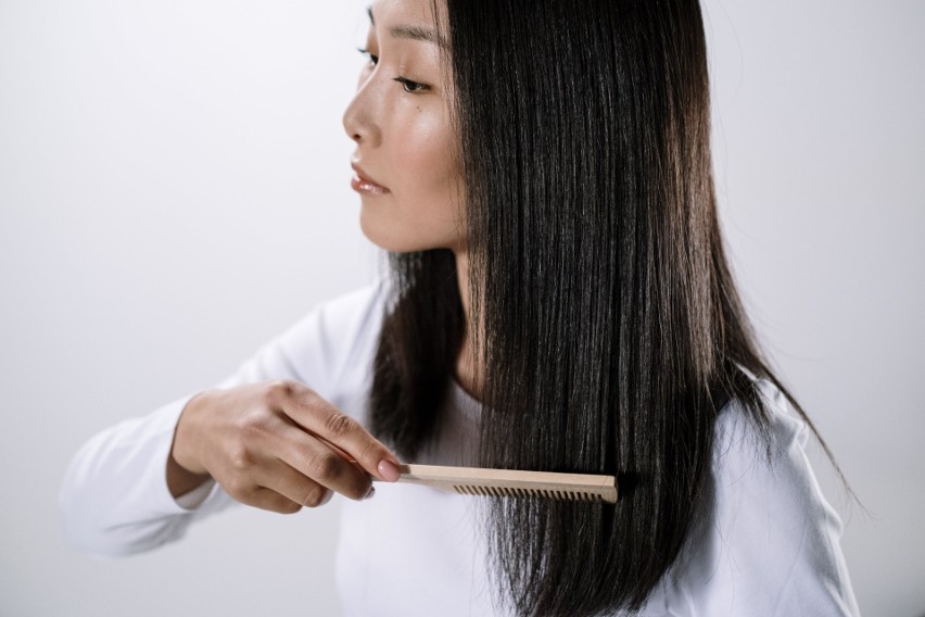 Jak świadomie dbać o włosy w 2024 roku? Zapoznaj się z przeglądem porad dotyczących pielęgnacji włosów