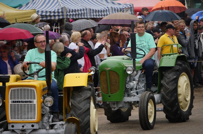 Parada zabytkowych ciągników w Ciechanowcu (zdjęcia)