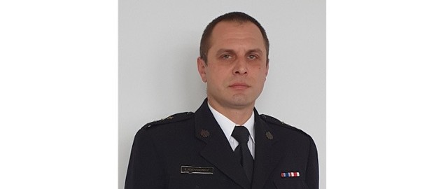 Na kolejnych slajdach oświadczenie majątkowe młodszego brygadiera Sylwestra Kochanowicza, komendanta powiatowego Państwowej Straży Pożarnej w Opatowie.