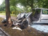 Wypadek na ul. Traugutta w Toruniu. Mężczyzna zakleszczony w samochodzie