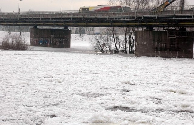 Warta stoi, dlatego płyną do nas lodołamacze