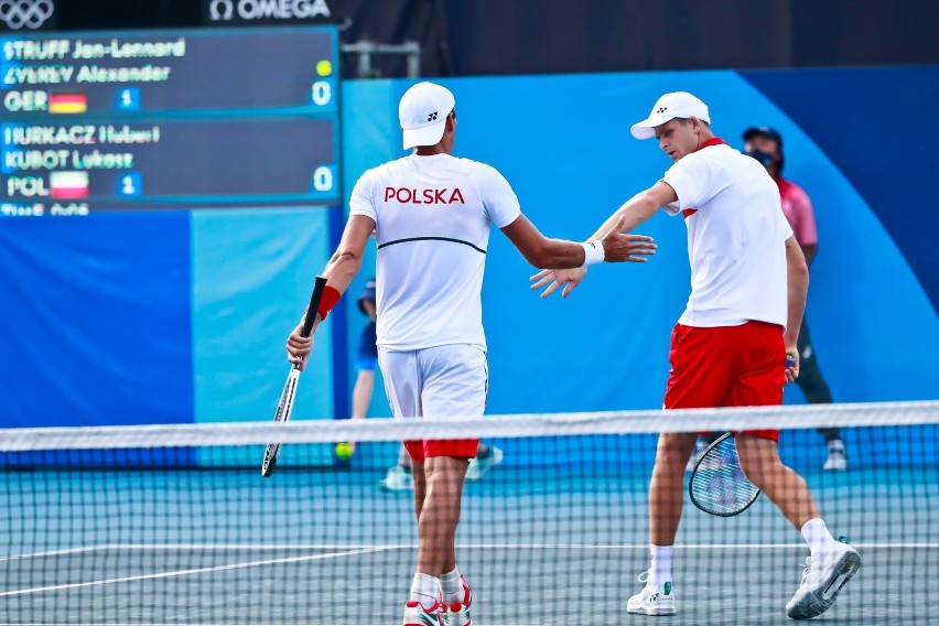 Łukasz Kubot i Hubert Hurkacz przegrali, dopingował ich...