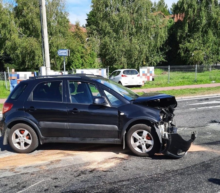 Wypadek na drodze krajowej nr 73 w Stopnicy. Dwie osoby ranne, droga zablokowana