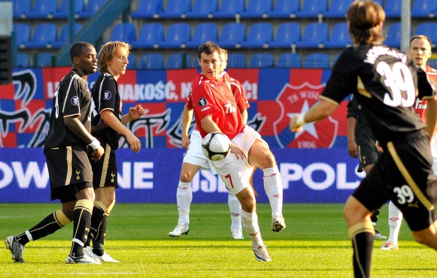 Wisła Kraków - Tottenham. Luka Modrić drugi z lewej, w...