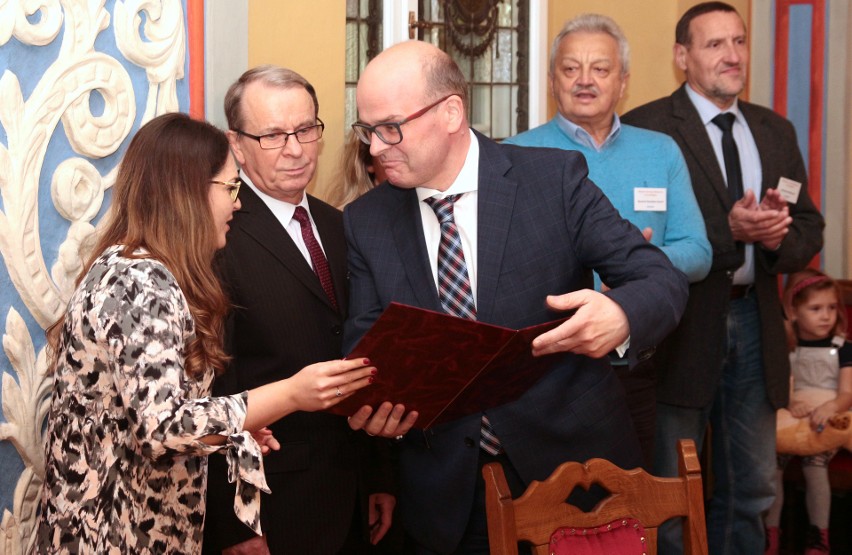 Gdyby ktoś nie wierzył, to Maciej Glamowski ma zaświadczenie...