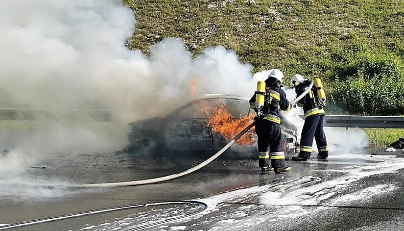Pożar samochodu na autostradzie A4 na węźle Rudno, w okolicy Grojca w powiecie chrzanowskim