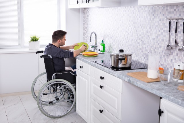 Według NIK miasta starają się powiększać zasób mieszkaniowy dla osób z niepełnosprawnościami.