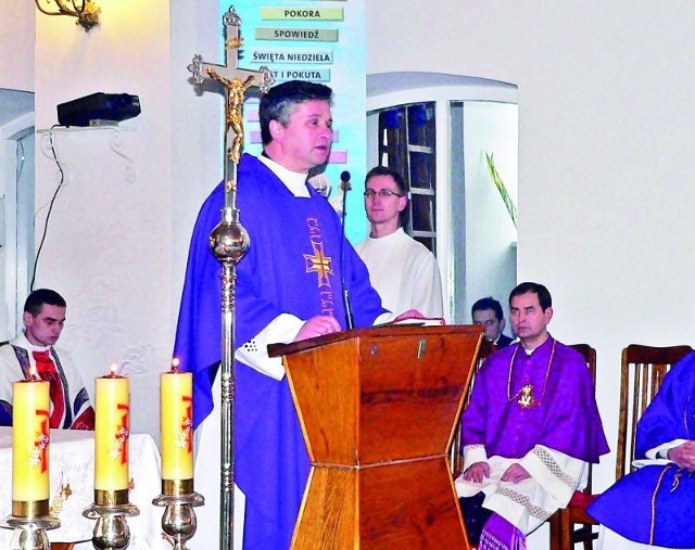 Jeszcze kilka dni temu proboszcz Ryszard Gwiazdowski odprawiał mszę w konkatedrze pw. św. Aleksandra
