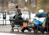 Krakowskie placówki są gotowe na niesienie pomocy bezdomnym, jednak oni często odmawiają przyjęcia wsparcia. Główna przyczyna to alkohol 