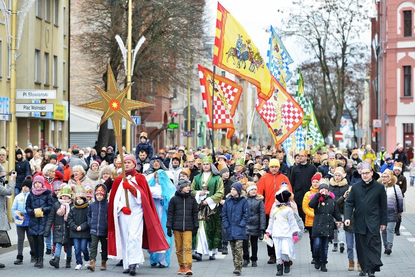 Orszak Trzech Króli w Świnoujściu 2019 przeszedł ulicami miasta [ZDJĘCIA, WIDEO]