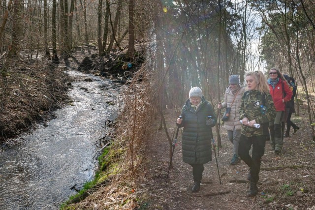 Wybraliśmy tę okolicę ze względu na walory przyrodnicze i historyczne - informują organizatorzy spaceru. Więcej zdjęć w naszej galerii ▶▶