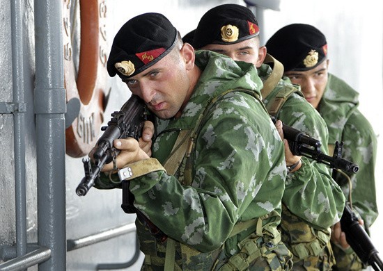 Żołnierze rosyjskiej piechoty morskiej