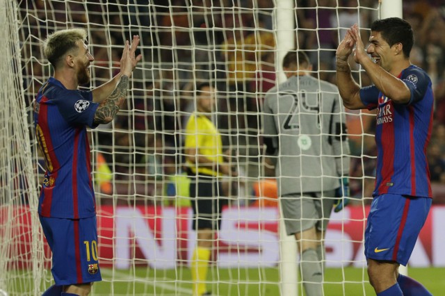 W pierwszym meczu Barcelona wygrała z Celtikiem 7:0. Leo Messi strzelił na Camp Nou trzy bramki, a Luis Suarez dwie.
