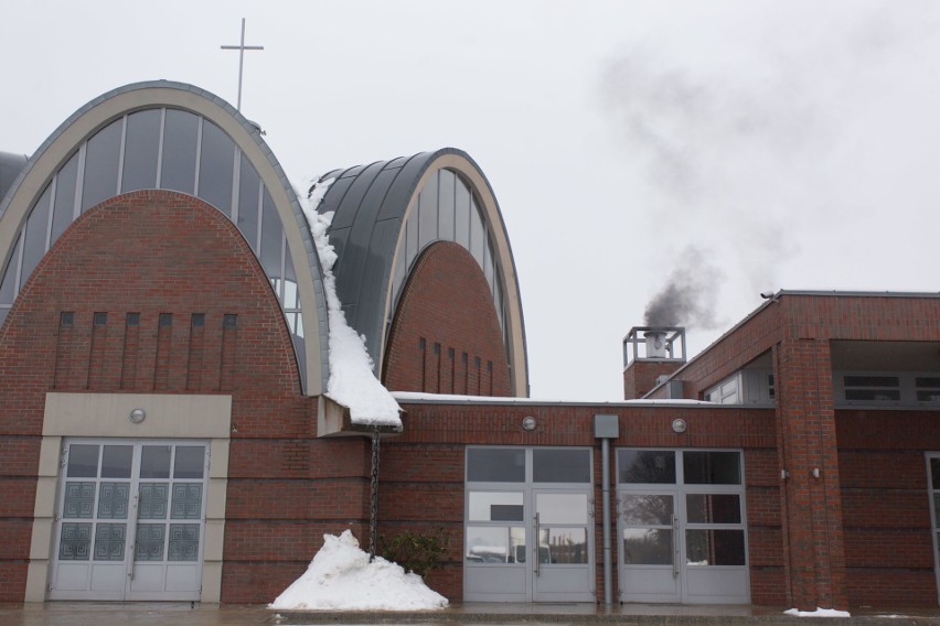 W dobie covid-19 kolejka do kremacji zwłok w Słupsku. Miasto...