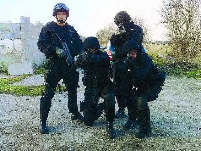 Policjanci z Zespołu Poszukiwań Celowych z Opola podczas jednego ze szkoleń.