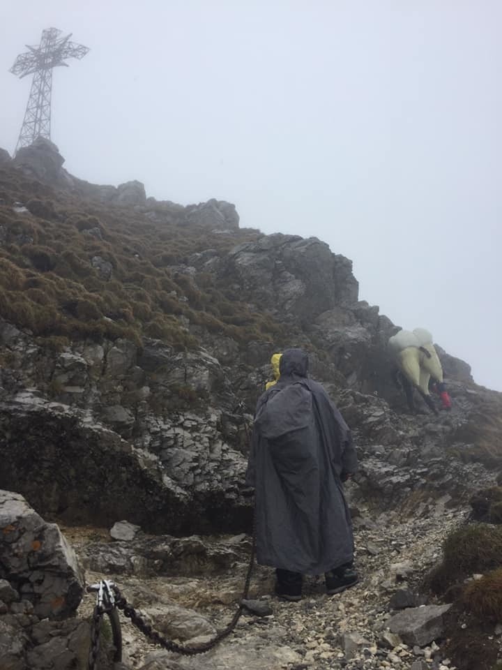 Tatry. Gigantyczny ząb na Giewoncie to japoński performens [ZDJĘCIA]