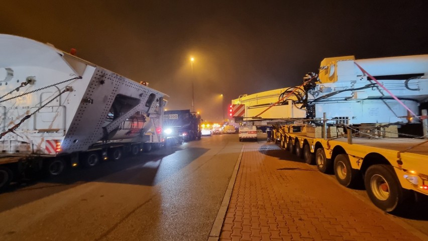 Ogromna tarcza maszyny TBM do drążenia tunelu w...