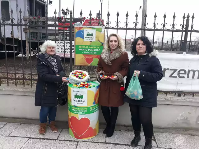 Działacze stowarzyszenia Linia 102.pl zbierają pieniądze na remont starych wagonów kolejowych.