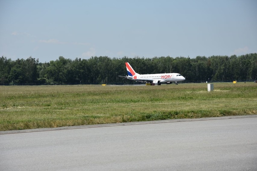 Pierwsi pasażerowie samolotu linii Air France przylecieli do...