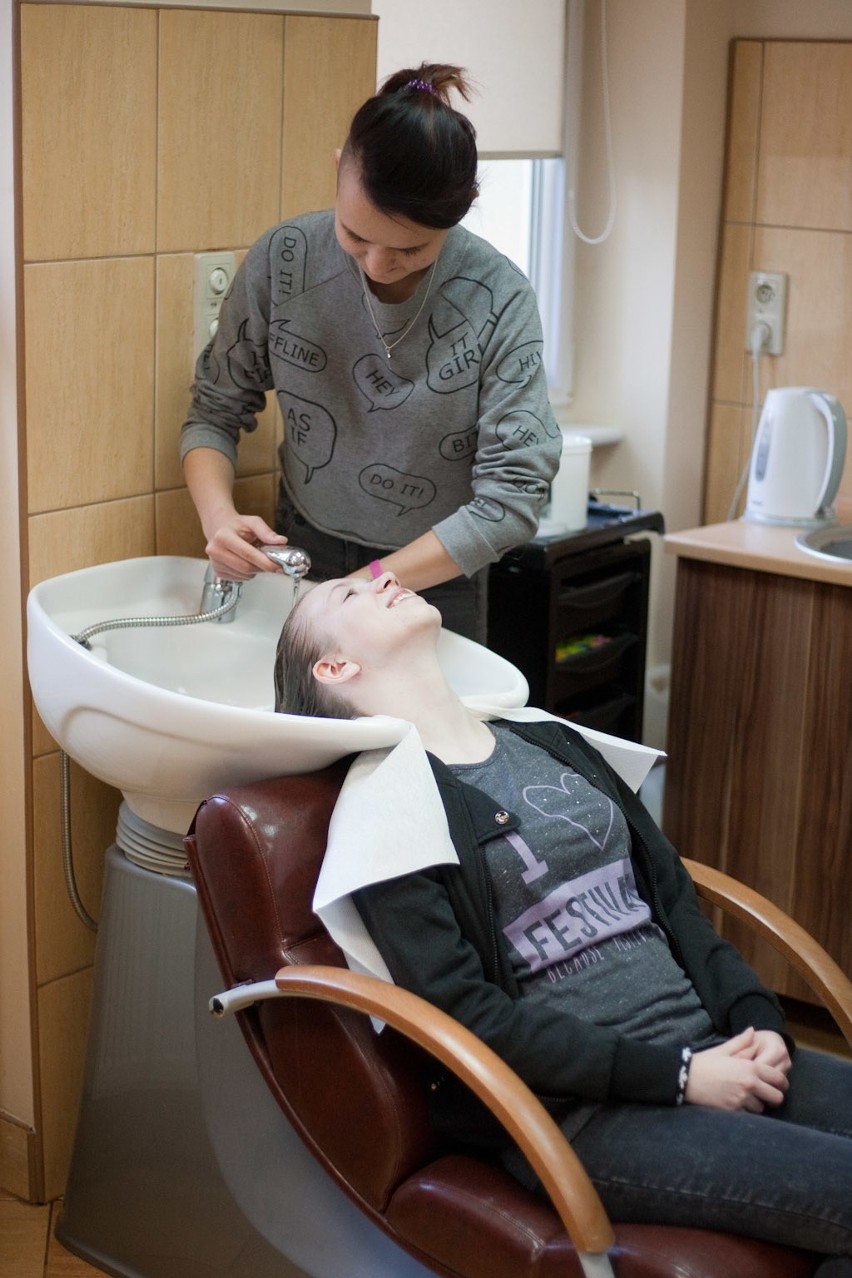 Dzień otwartej pracowni fryzjerskiej w CKP w Słupsku [zdjęcia, wideo]