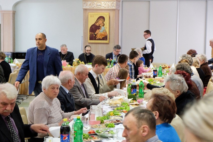 Białystok. Eleos oraz Bractwo św. Mikołaja przygotowały śniadania wielkanocne (zdjęcia)