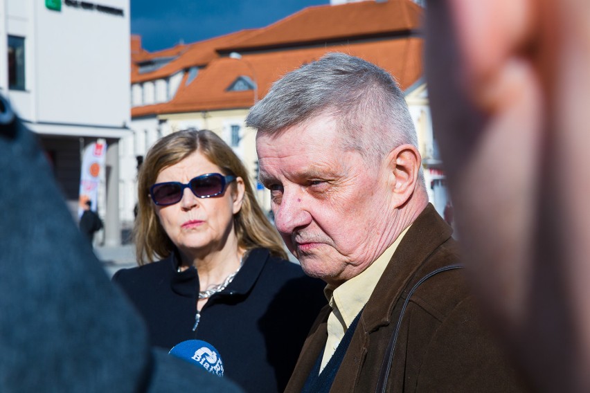Członkowie komitetu Karol Krzywicki (od lewej), Barbara...