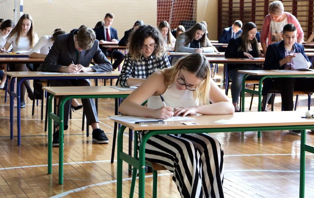 W dawnym Gimnazjum nr 12 na osiedlu Strzemięcin w Grudziądzu do egzaminów gimnazjalnych przystąpiło około 100 uczniów