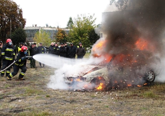 Samochodu po pożarze były później dokładnie oglądane  opisywane.