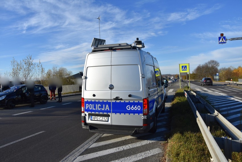 Łukanowice. Kolizja trzech pojazdów na drodze krajowej nr 94. NA wlotówce do Tarnowa tworzyły się korki [ZDJĘCIA]