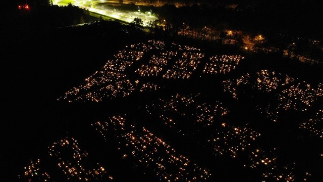 Cmentarz przy ul. Wrocławskiej w nocy, 31 października