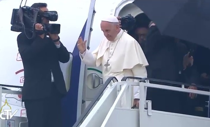 Papież Franciszek wylatuje z Krakowa do Rzymu dreamlinerem...