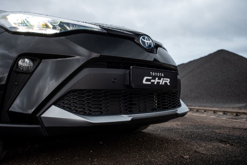 Toyota C-HR Black Edition...