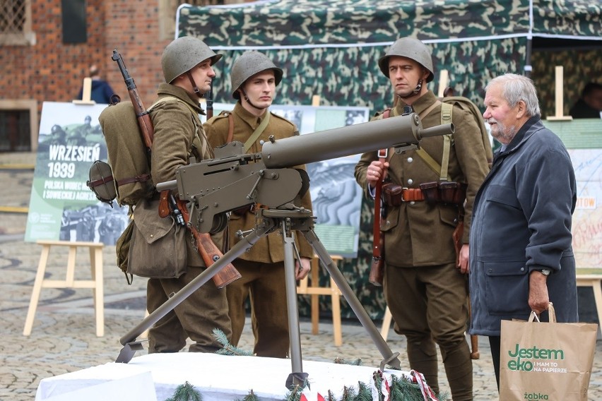 Żołnierze Wojska Polskiego zaprezentowali siebie i swój...