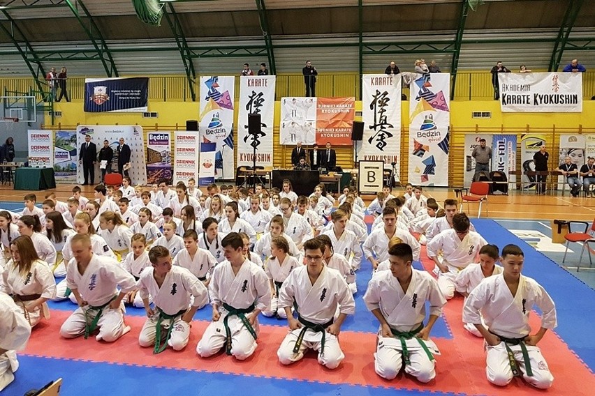 Karatecy Skarżyskiego Klubu Sportów Walki przywieźli medale z ogólnopolskiego turnieju w Będzinie