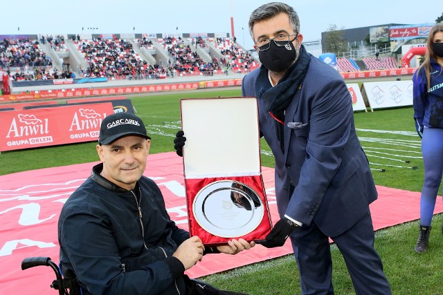 Tomasz Gollob został przyjęty z honorami do Galerii Sław Żużlowej Reprezentacji, a potem musiał oglądać kiepski występ reprezentacji w meczu z Rosją na bydgoskim torze.